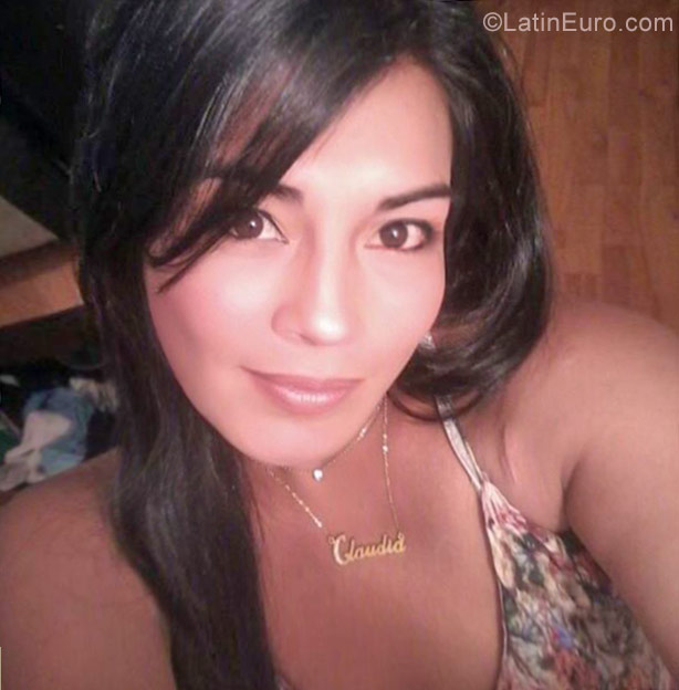 Date this funny Colombia girl Claudia from Bogota CO21968