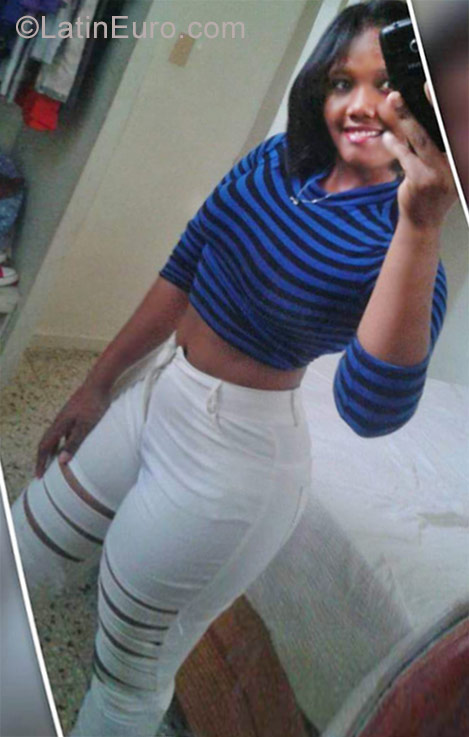 Date this young Dominican Republic girl Katy from Santo Domingo DO29582