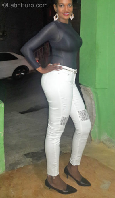 Date this nice looking Dominican Republic girl Alejandra from La Romana DO29596