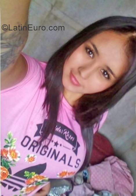 Date this hot Colombia girl Vanesa from Bogota CO21988