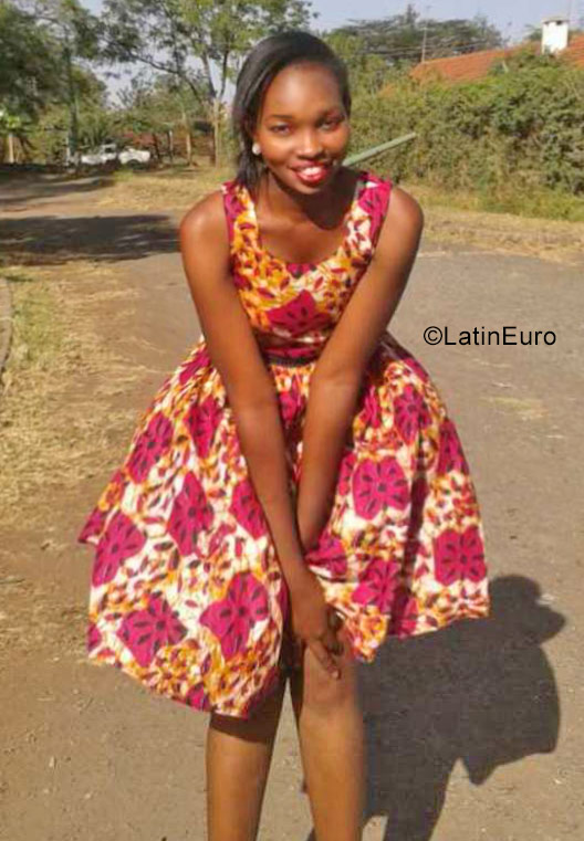 Date this passionate Kenya girl Emattah from Nairobi KE54