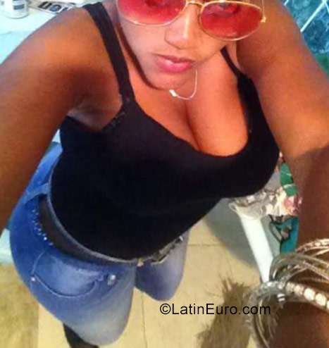 Date this athletic Dominican Republic girl Yordania from Santo Domingo DO29613