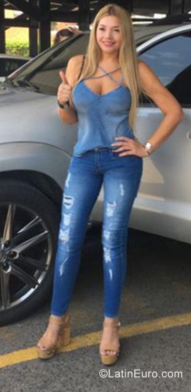 Date this young Colombia girl Viviana from Barranquilla CO22027