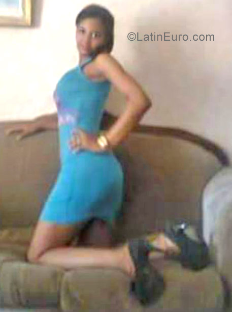 Date this foxy Dominican Republic girl Zuleiny from Santo Domingo DO29673