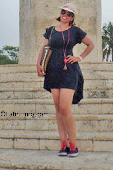 Date this young Colombia girl Johana from Bogota CO22035