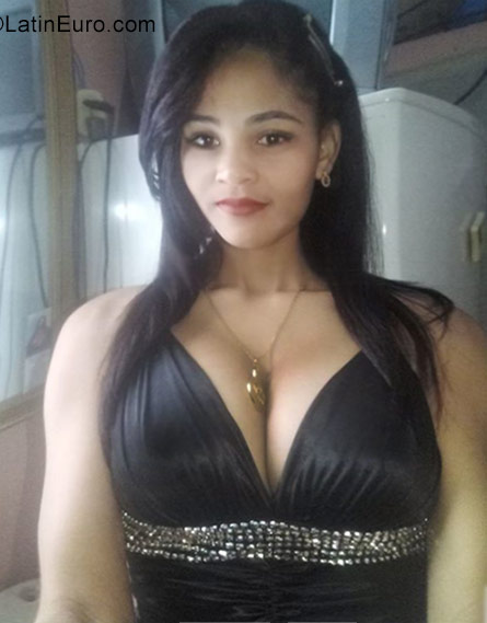 Date this foxy Dominican Republic girl Yubery from Santiago DO29715