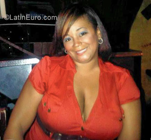 Date this athletic Dominican Republic girl Hencsy from Santo Domingo DO29720