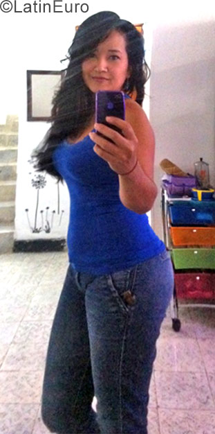 Date this attractive Colombia girl Priscila from Cali CO22063