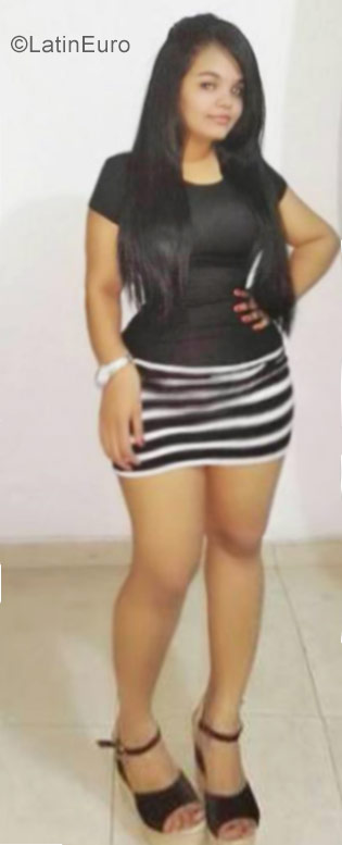 Date this attractive Colombia girl Alison from Barranquilla CO22095