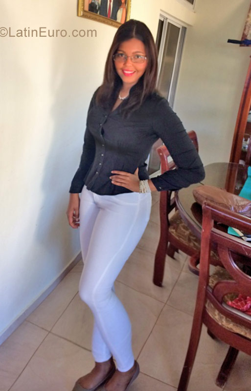 Date this charming Dominican Republic girl Esther from Santo Domingo DO29852