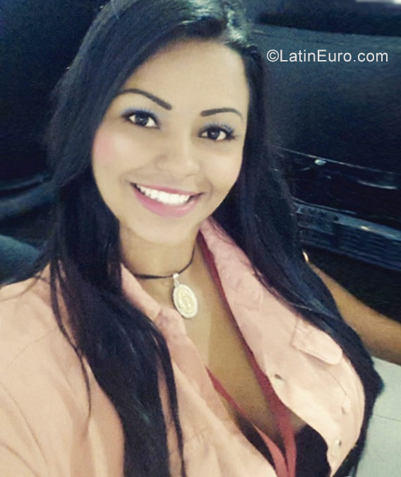 Date this foxy Venezuela girl Carolina from Aragua VE861
