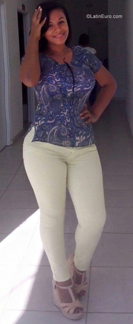 Date this voluptuous Dominican Republic girl Esthefany from Santo Domingo DO29872
