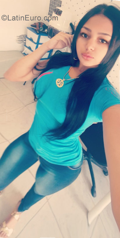 Date this lovely Dominican Republic girl Andrea from Santo Domingo DO29936