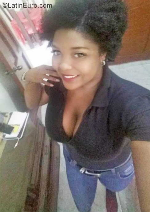 Date this sensual Dominican Republic girl ODALIS from San Crsitobal DO29938