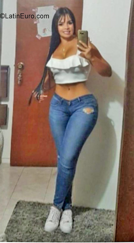 Date this tall Colombia girl Juno from Bogota CO22146