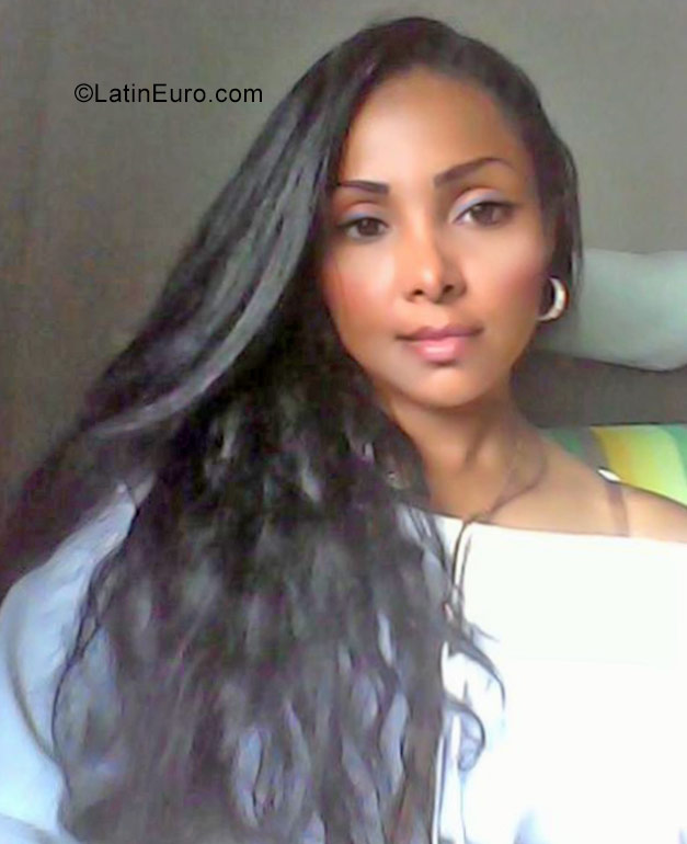 Date this nice looking Colombia girl Lyda from Bogota CO22160