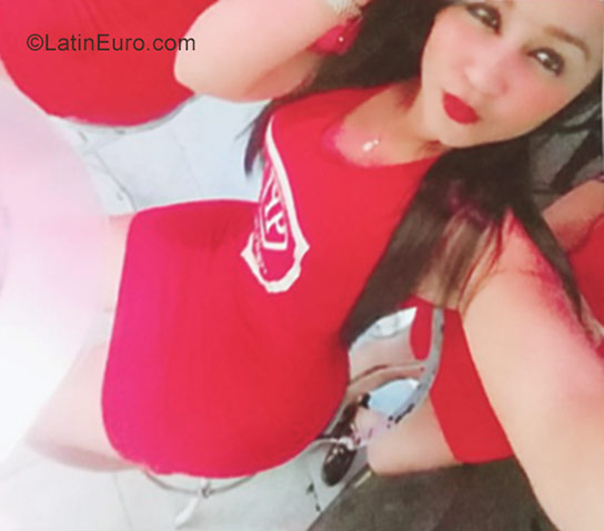 Date this tall Dominican Republic girl Yulissa from Santiago DO30001
