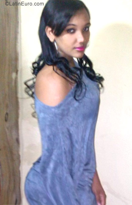 Date this hot Dominican Republic girl YUDELKA from Santiago DO30053