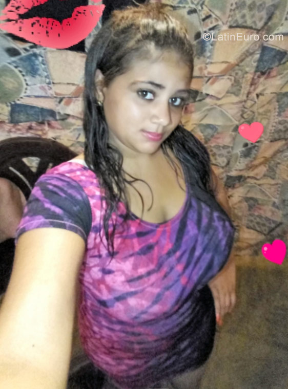 Date this athletic Dominican Republic girl Cristal from Higuey DO30057