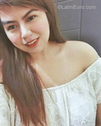 Date this nice looking Philippines girl Aybrie from Manila PH977