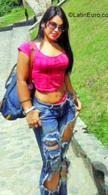 Date this voluptuous Colombia girl Mauren from Guacari CO22196