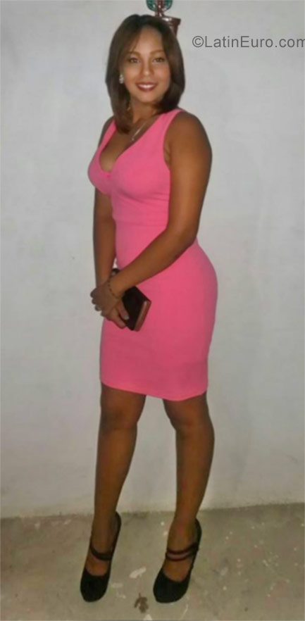 Date this tall Dominican Republic girl Dari from Santo Domingo DO30086