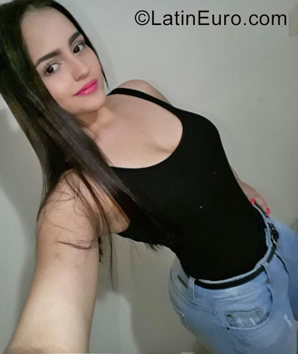 Date this voluptuous Colombia girl Valentina from Cali CO22201
