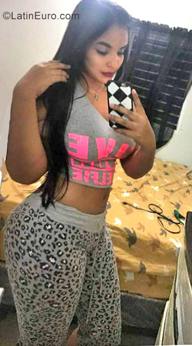 Date this lovely Dominican Republic girl Esmeralda from Santiago DO30127