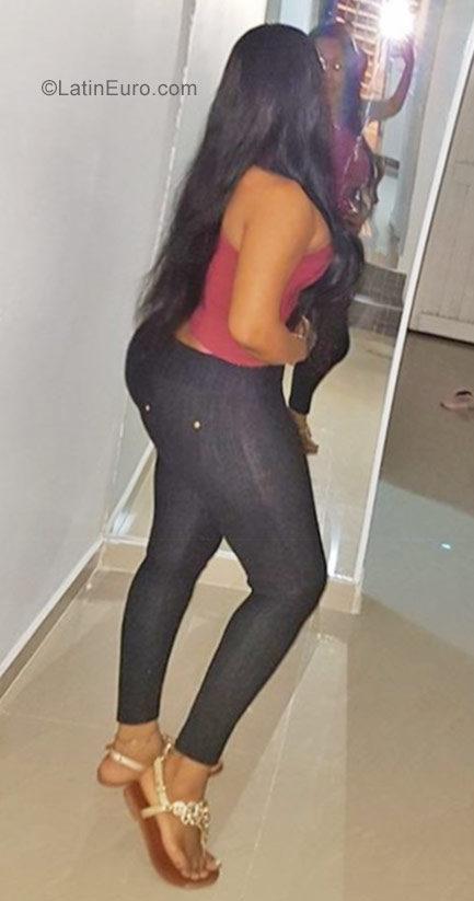 Date this beautiful Colombia girl Ana from Buenaventura CO22212