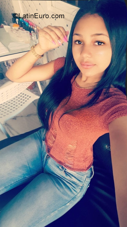 Date this stunning Dominican Republic girl Nati from Santo Domingo DO30173