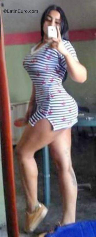 Date this good-looking Venezuela girl Alexa from Barquisimeto VE931
