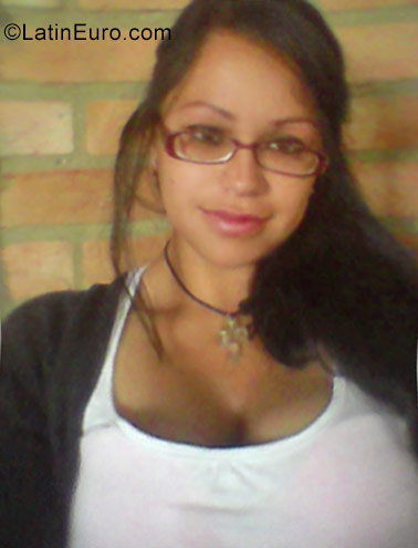 Date this happy Colombia girl Yohana from Bogota CO22397