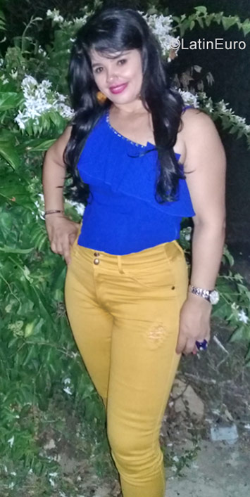 Date this tall Colombia girl Maria from Valledupar CO22416