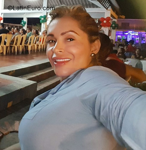 Date this gorgeous Colombia girl Edri from Cucuta CO22434