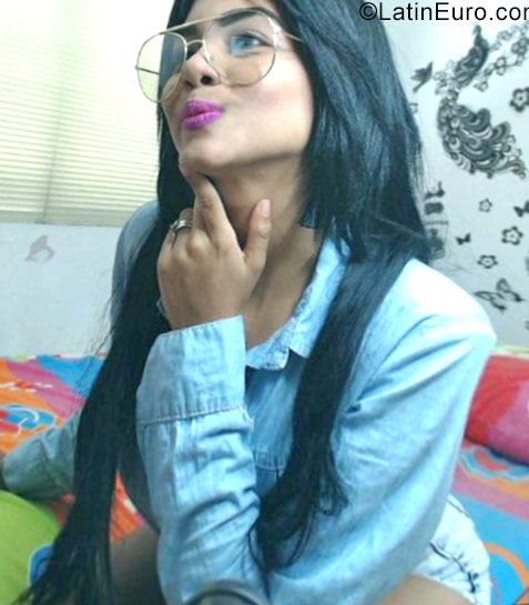 Date this pretty Colombia girl Alison from Bucaramanga CO22436