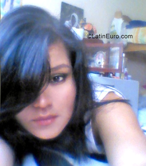 Date this nice looking Peru girl Deysy from Huanuco PE1134