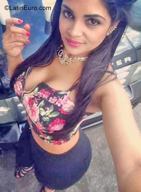 Date this lovely Dominican Republic girl Glenny from Santiago De Lo Caballero DO30415