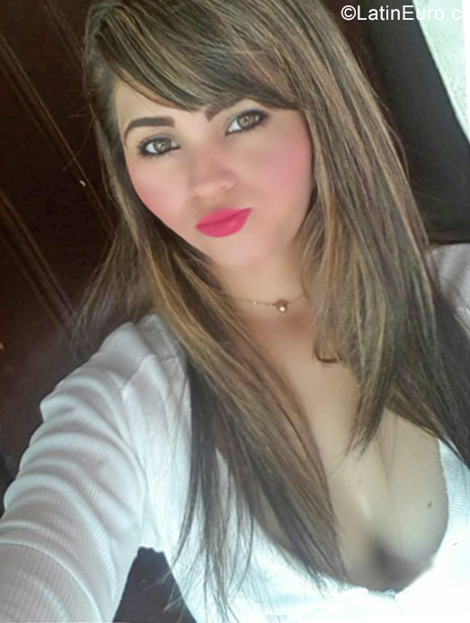 Date this hot Venezuela girl Lari from Maracaibo VE981