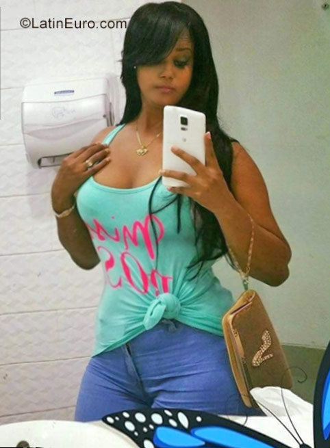 Date this nice looking Dominican Republic girl Minerva from Santo Domingo DO30418