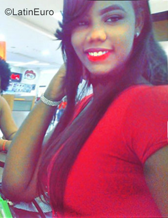 Date this nice looking Dominican Republic girl Lily from Santo Domingo DO30426