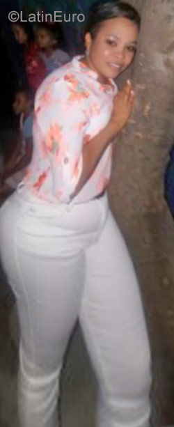 Date this sultry Dominican Republic girl Demeris from Santiago DO30431