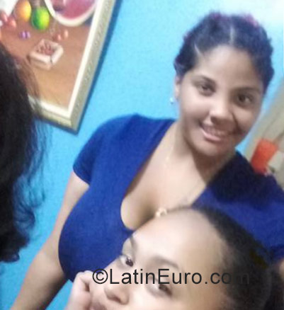 Date this athletic Dominican Republic girl Soranyi from Santo Domingo DO30443