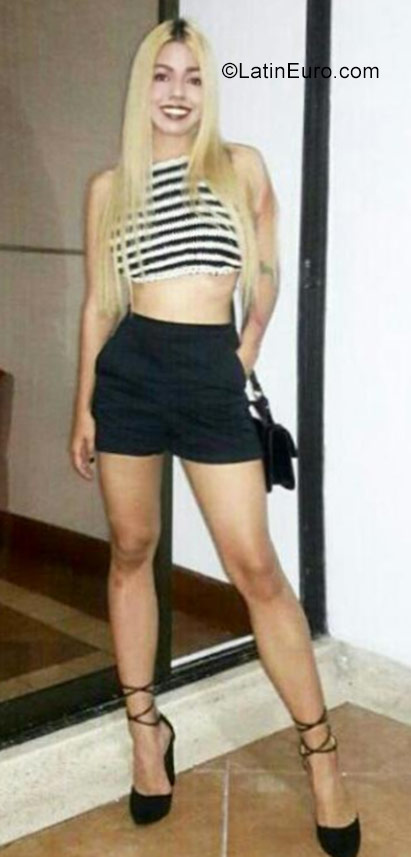 Date this delightful Colombia girl Laura from Bucaramanga CO22488