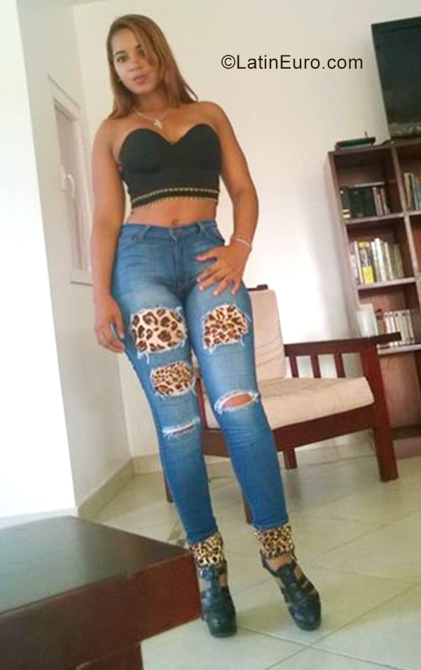 Date this young Dominican Republic girl Esmarlin from Santiago DO30469