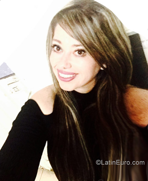 Date this young Colombia girl Diana from Bogota CO22577