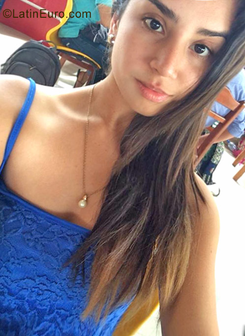 Date this attractive Ecuador girl Fernanda from Guayaquil EC217