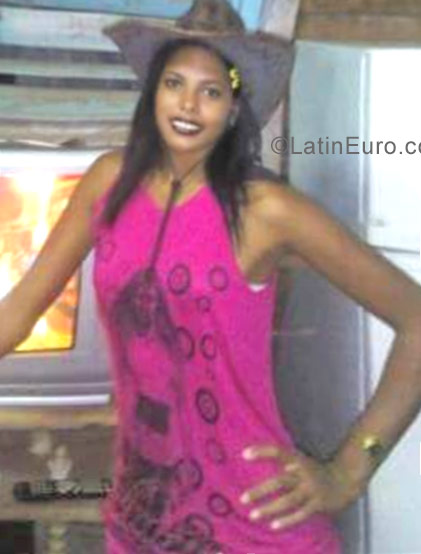 Date this happy Cuba girl Lourdes from Santiago de Cuba CU138