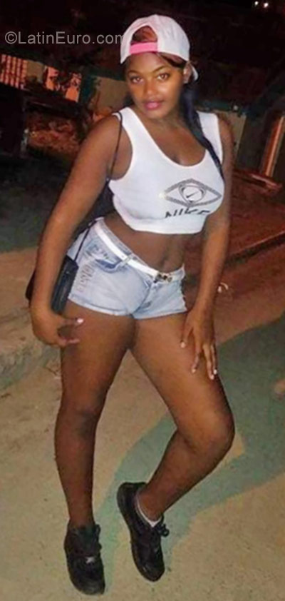 Date this sensual Dominican Republic girl Yondry from Santiago DO30577