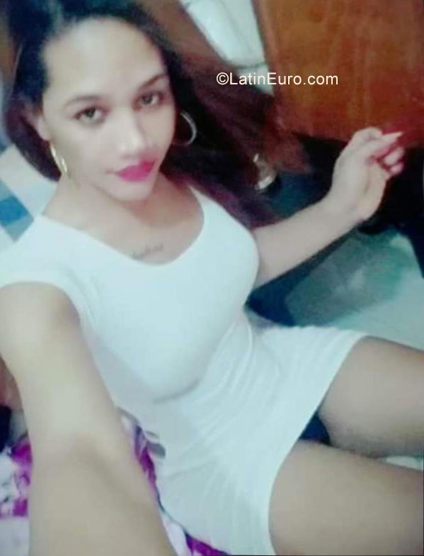 Date this sensual Dominican Republic girl Katrina from Santo Domingo DO30579