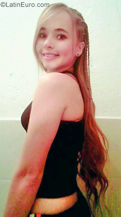 Date this pretty Colombia girl Maria from Medellin CO22632